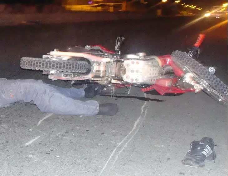 Graba su muerte en Facebook; iba a toda velocidad en moto