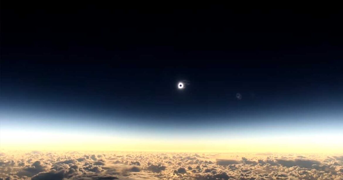 ¿Habías visto un eclipse solar desde un avión?
